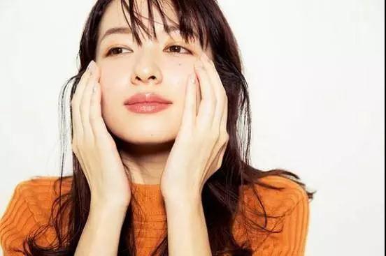 浮妝、脫妝又卡粉，隔離沒選好，再貴的粉底液